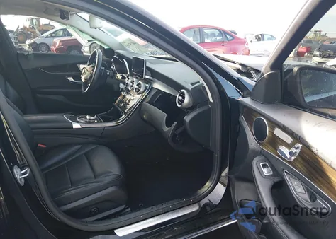 2018 Mercedes-Benz C 300 4Matic z USA, uszkodzony, nr VIN WDDWF4KB7JR330140